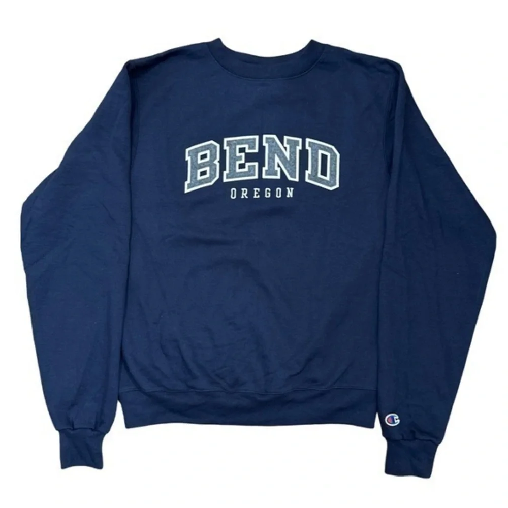 Champion • Bend Oregon Varsity Style Crewneck Sweatshirt Navy Unisex S